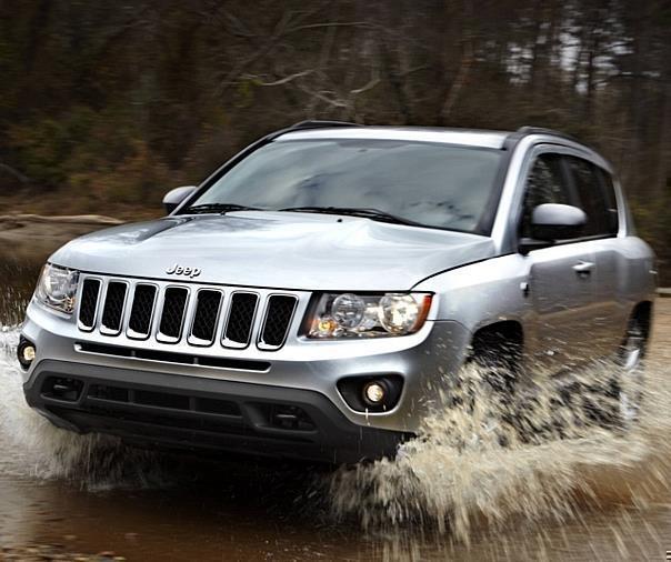 Im Segment kompakter SUVs gefällt der neue Jeep Compass mit wettbewerbsfähigem Verbrauch, führenden Geländefähigkeiten und besonders attraktivem neuem Design. Das Auto feiert in Genf Europapremiere. Foto: Jeep/Auto-Reporter.NET 